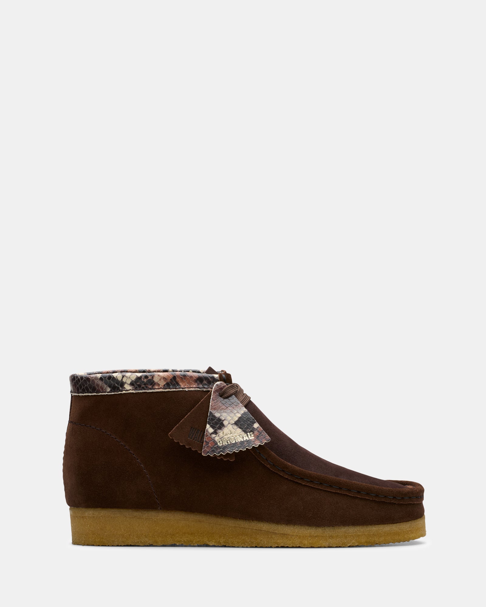 Wallabee Boot (M) Brown Snake Combi – Clarks - Main Image