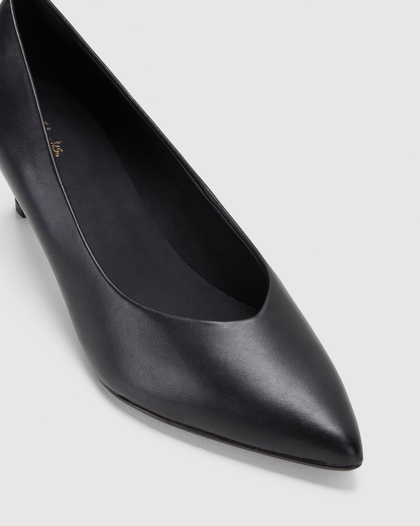 Laina55 Court2 Black Leather