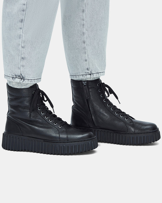 Torhill Rise Black Leather