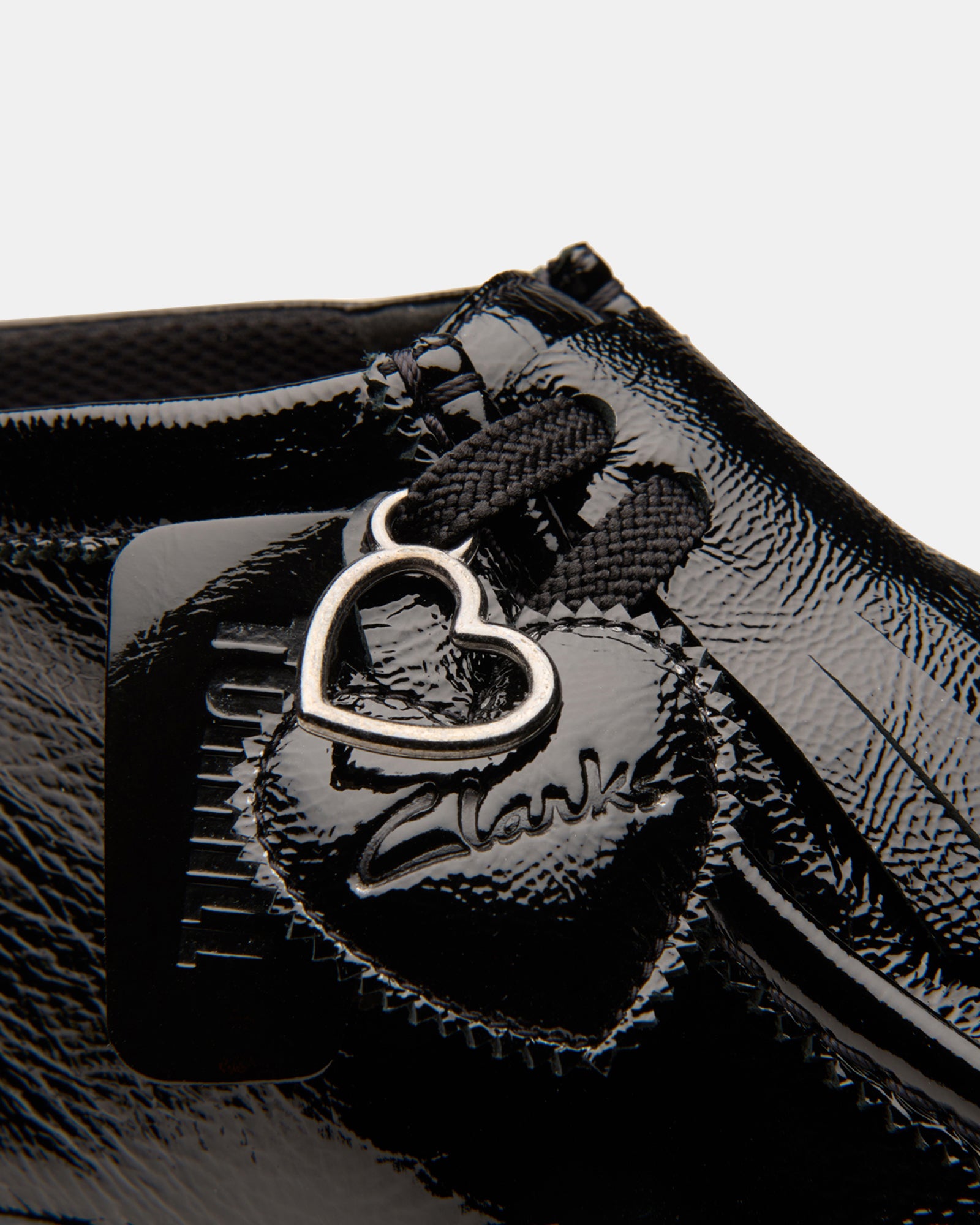 Torhill Heart Black Combi – Clarks