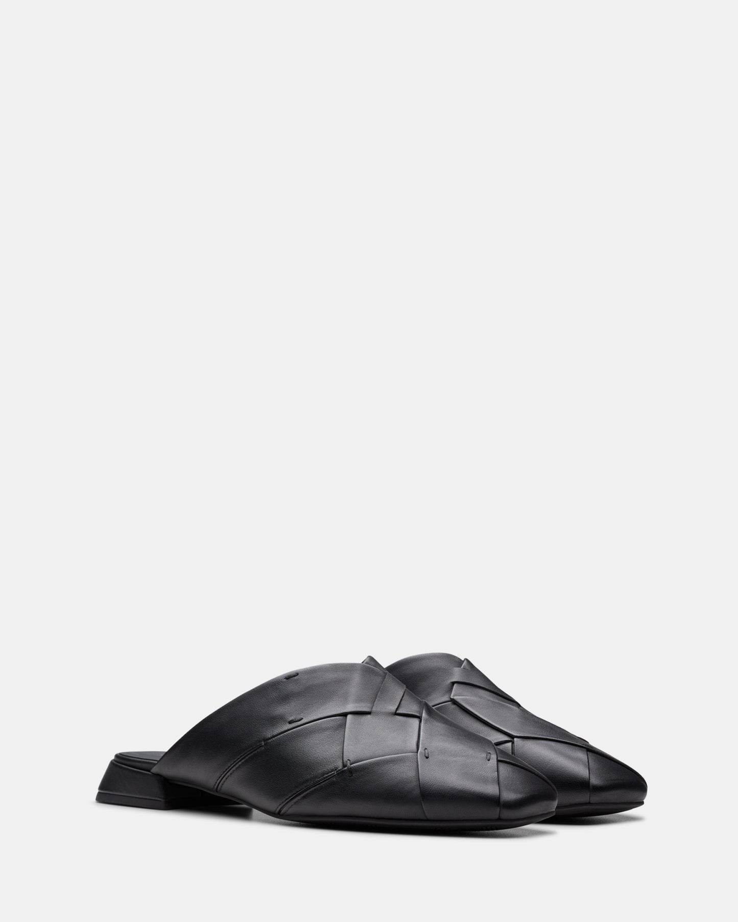 Ubree15 Woven Black Leather