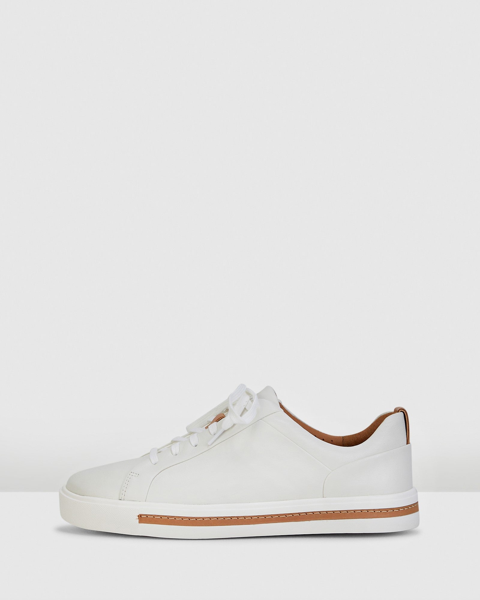 Clarks un hotsell maui lace white