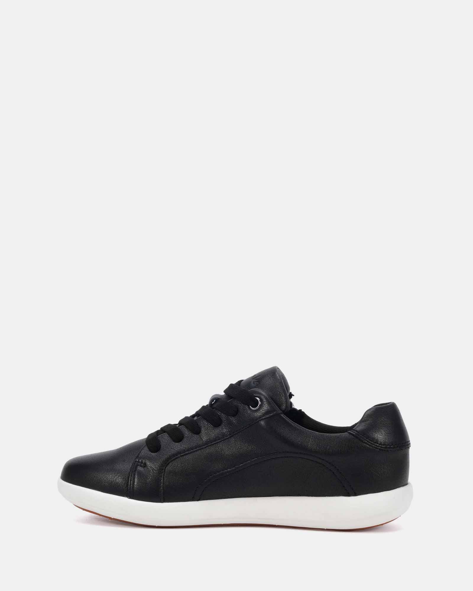 BURROW_Black_White_Sole_4